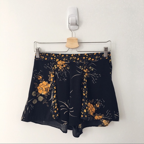*SOLD* Urban Outfitters Flowy Shorts - Picture 2 of 3